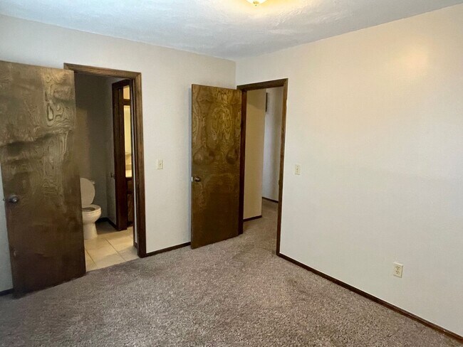 Building Photo - Oversized Three Bedroom Near Lake Hefner!!