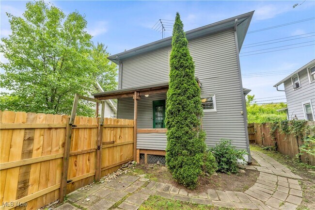 Building Photo - 1274 Welsh Ave