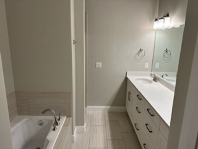 Building Photo - 4 Bedroom Condo With a Community Pool and ...