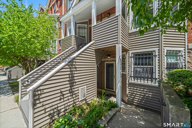 Building Photo - 136 Maple Ave