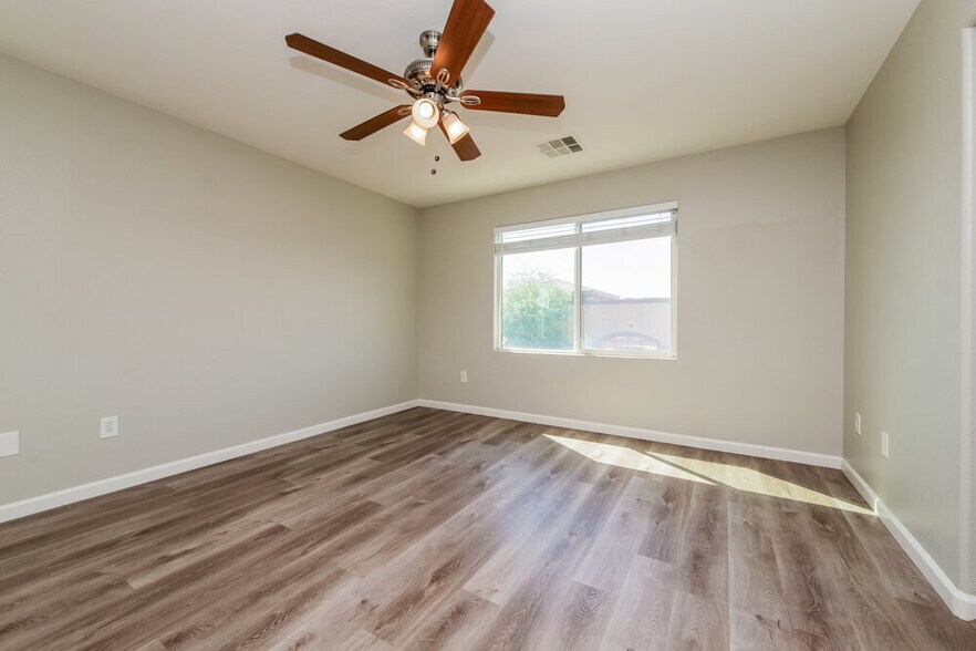 Building Photo - 2405 Breckle Key Ave