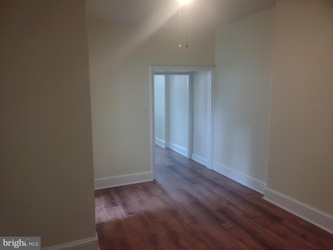 Building Photo - 215 Vernon St