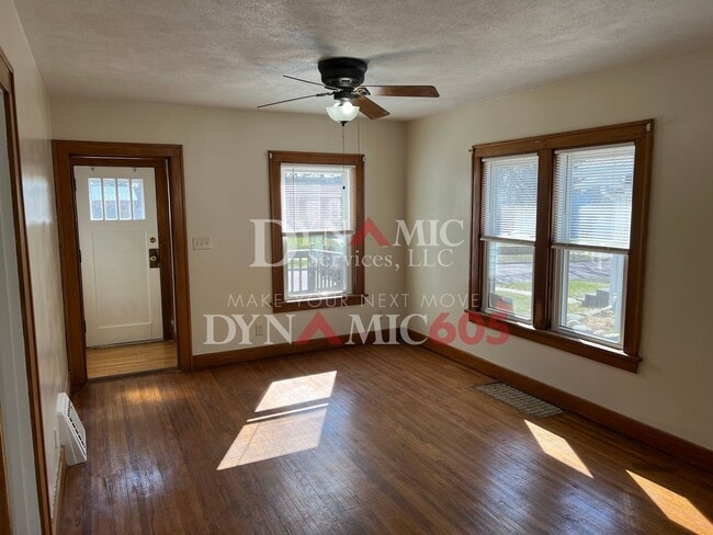 Building Photo - 4+ Bedroom, 2 Bath House with Garage and Fenced Backyard