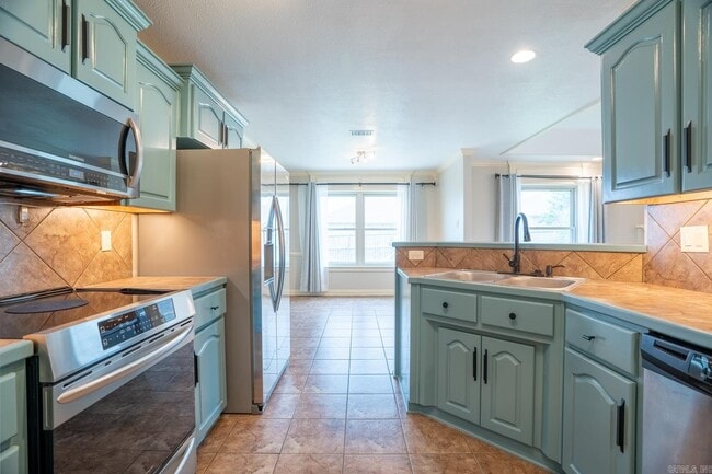 Building Photo - 2423 Palisade Dr
