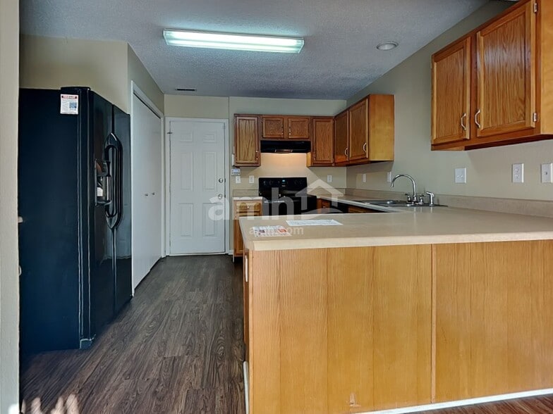 Building Photo - 5426 Alameda Rd