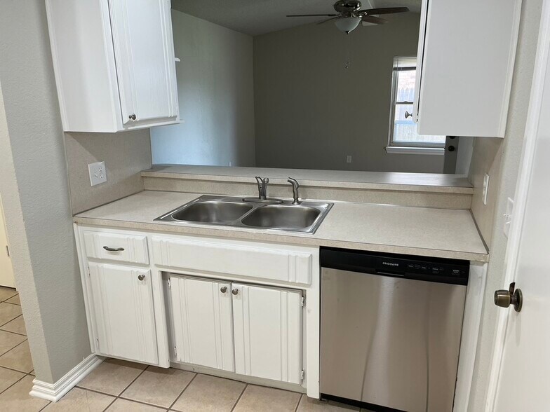Building Photo - 1207 Sequoyah Cir