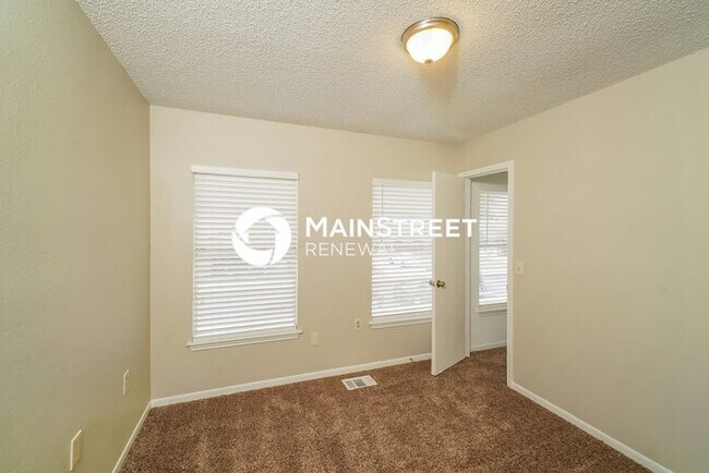 Building Photo - 3 Bedroom Pet-Friendly Home in San Antonio, TX with Main Street Renewal