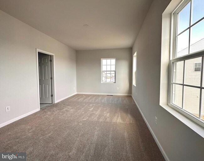 Building Photo - 526 Parkland Dr