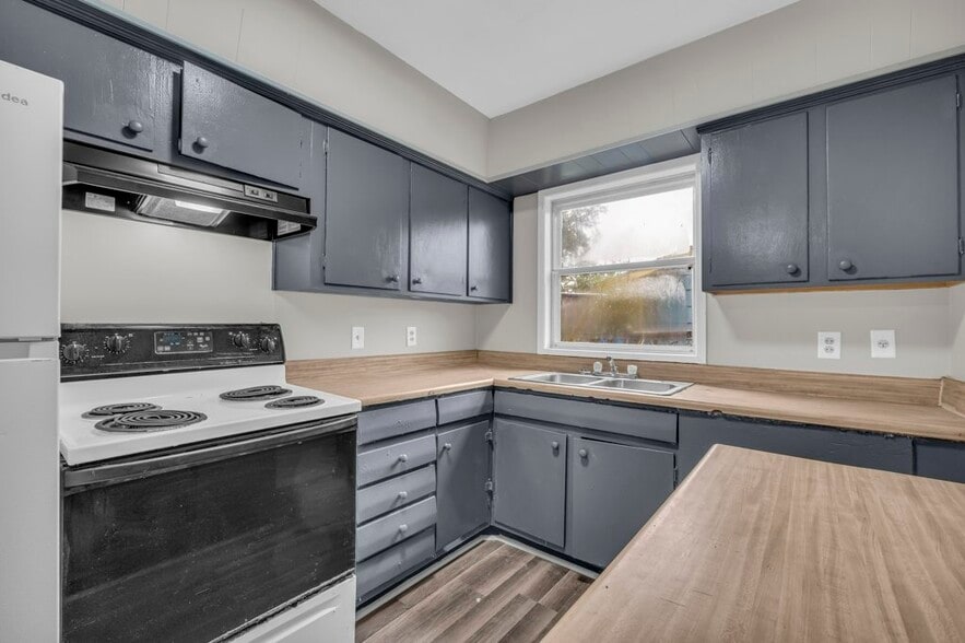 Building Photo - 405 Summerhaven Dr