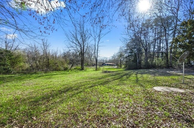 Building Photo - 472 E Main St