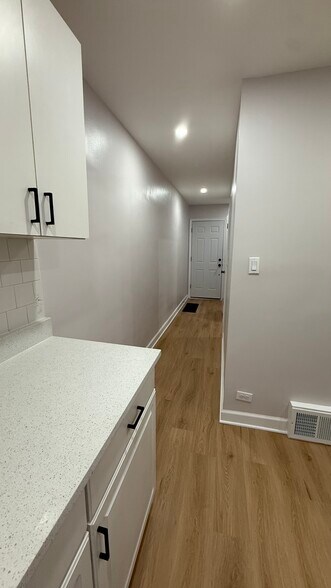 Building Photo - 4837 Hull St
