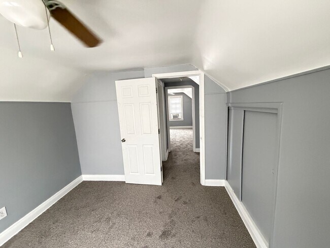 Building Photo - 206 Kenoak Dr