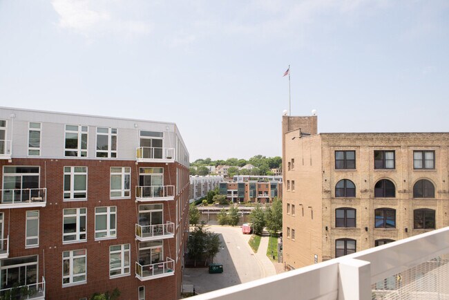 Building Photo - 1640 N Water St