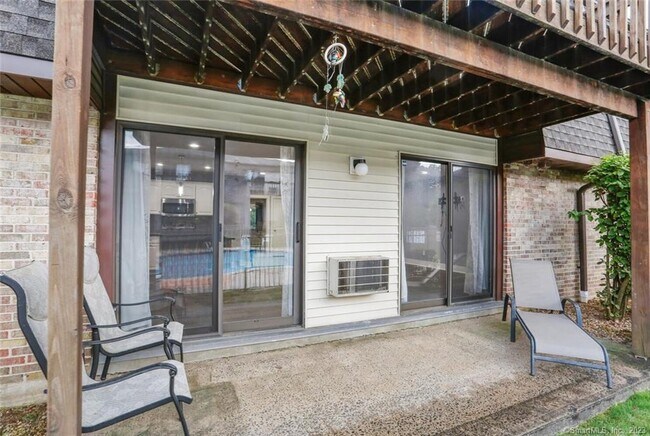 Building Photo - 255 Strawberry Hill Ave