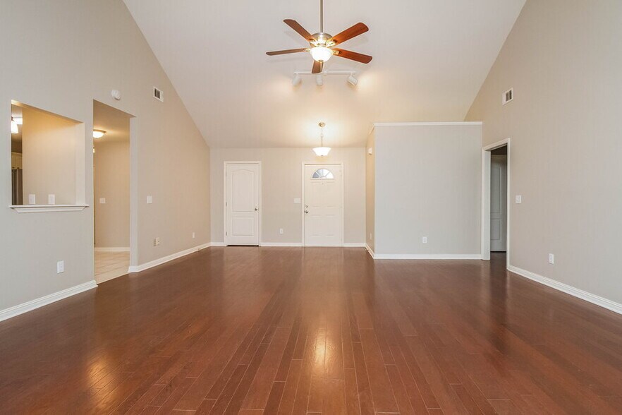 Building Photo - 5033 Singing Hills Dr