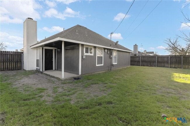 Building Photo - 2505 Armadillo Dr