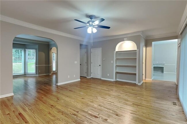 Building Photo - 811 Springdale Crossing