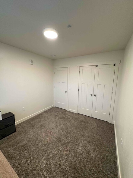 Building Photo - 393 W 625 N