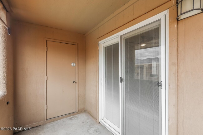 Building Photo - 1810 E Blacklidge Dr