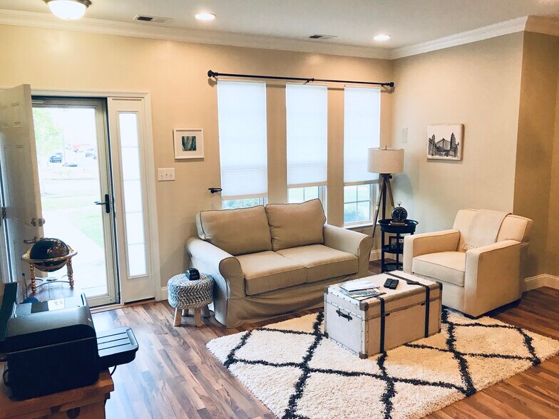 Building Photo - 154 Kyle Dr