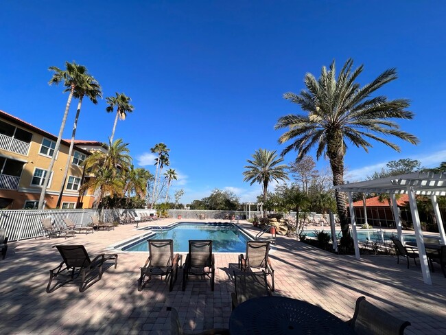 Building Photo - Awesome apartment at Cypress fairway!