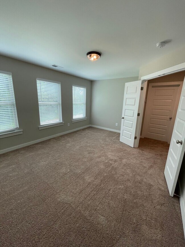 Building Photo - Home for Rent in Weaver, AL!!! View with 4...