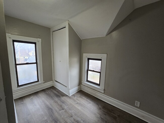 Building Photo - 214 Edwards St