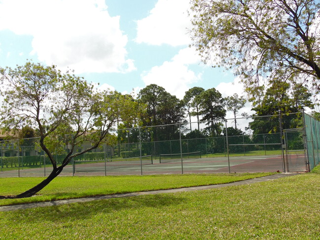 Tennis courts - 4729 Oak Terrace Dr