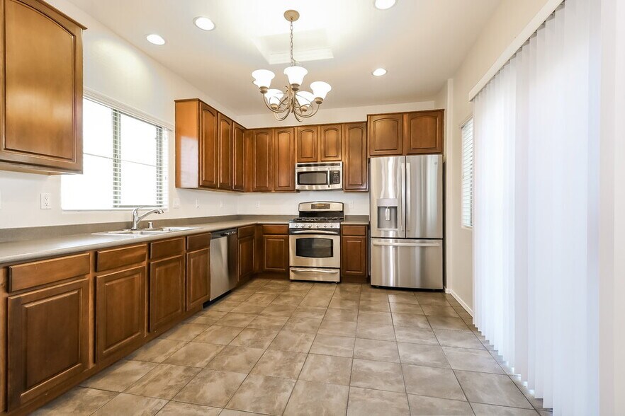 Building Photo - 2519 N 148th Dr