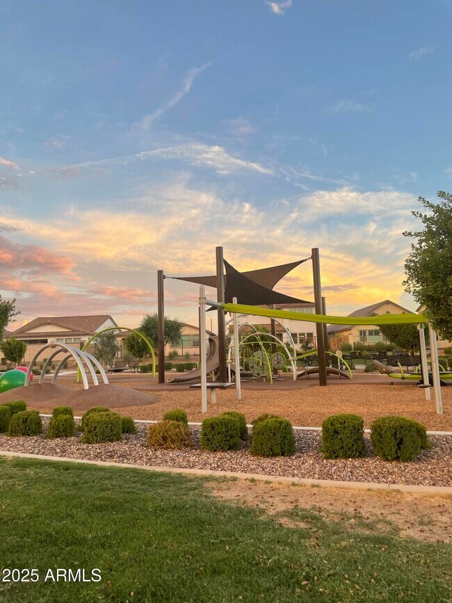 Building Photo - 21424 E Sparrow Dr