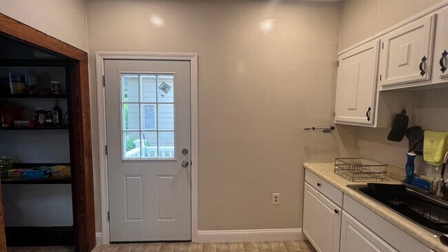 Building Photo - 75 Pearson Rd