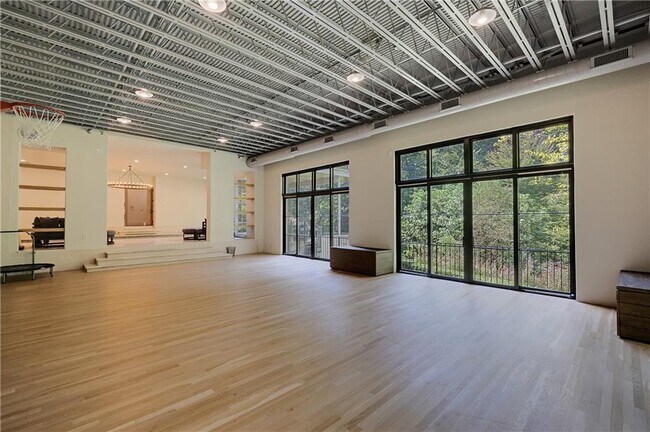 Building Photo - 3570 Knollwood Dr NW