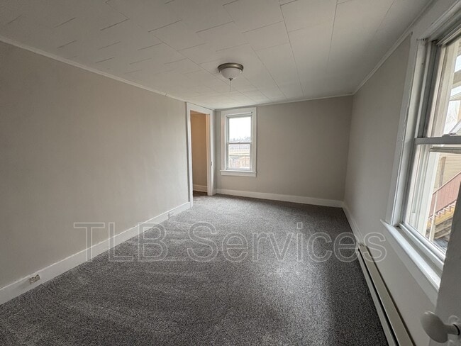 Building Photo - 139 Sand St