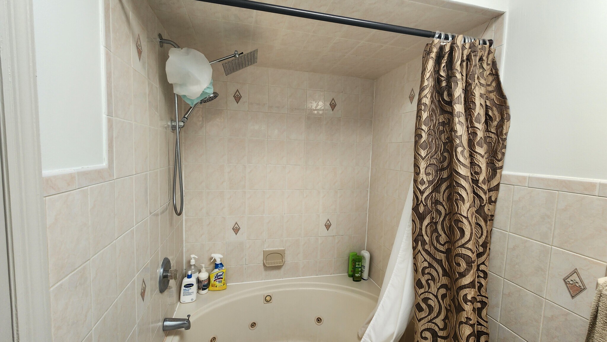 Ensuite bathroom - 30 Milton Ave