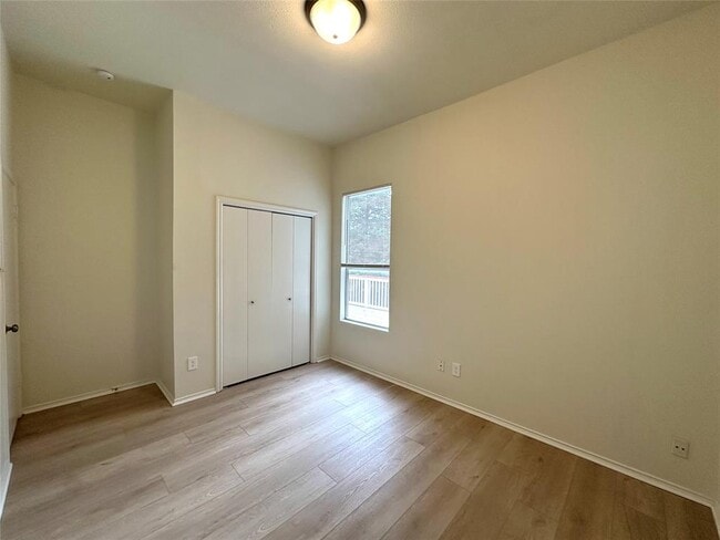 Building Photo - 2105 Cervin Blvd