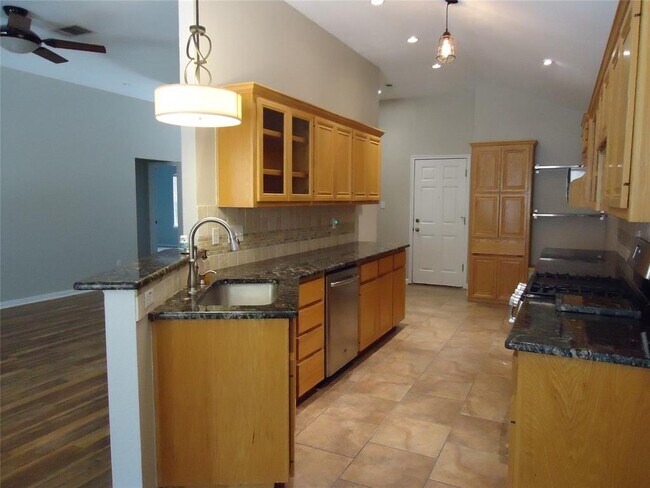 Building Photo - 1404 Peachtree Valley Dr