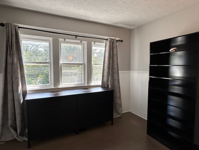 Building Photo - Deer Park 3 Bed 2 Bath Bungalow