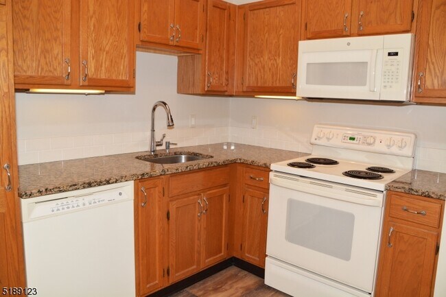 Building Photo - 2 Richmond Rd