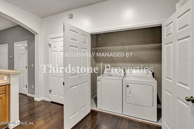 Building Photo - 13039 Sunset Lake Dr
