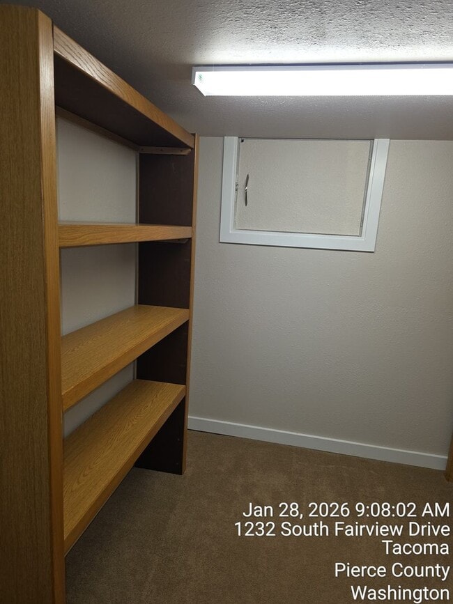 Building Photo - View home North Tacoma - 3 bedroom, 3.5 bathroom, 6 car garage - Available NOW!!!