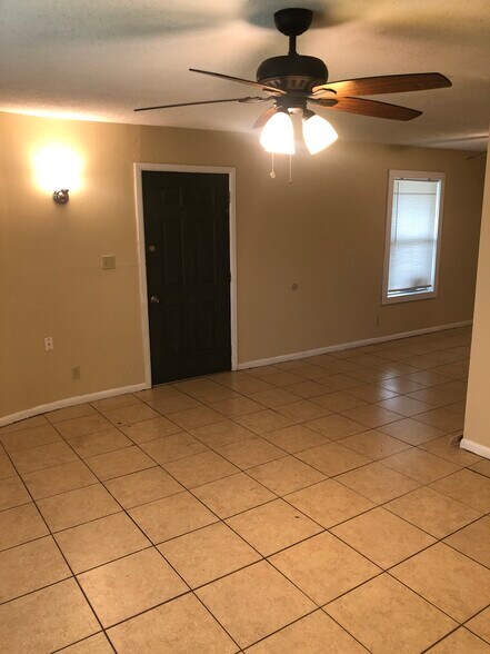 Living room to front door - 2510 N Rose St