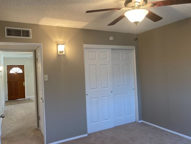 Building Photo - 224 N Oxford Dr