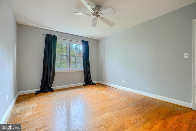 Building Photo - 372 Old Trail