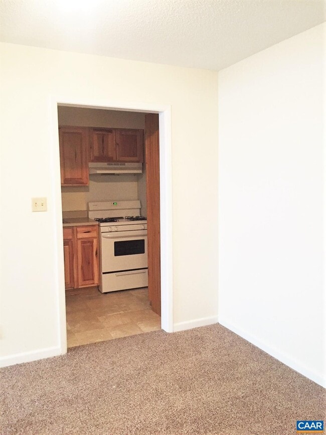 Building Photo - 2527 HYDRAULIC Rd