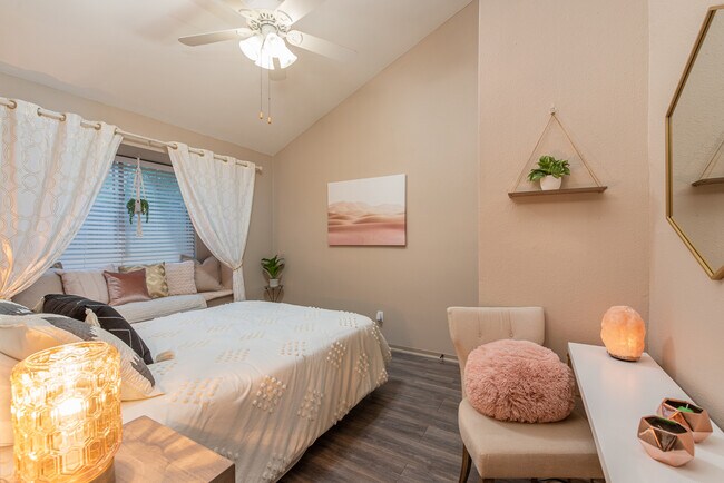 Building Photo - 20415 Linden Tree Dr