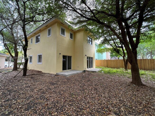 Building Photo - 3334 NE 3rd Dr