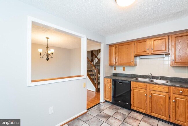 Building Photo - 3348 Raccoon Ct