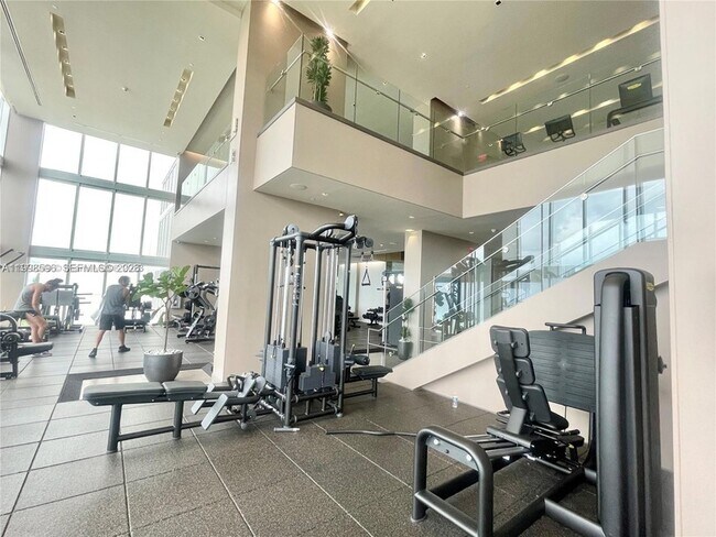 Building Photo - 1830 S Ocean Dr