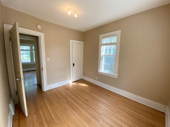 Building Photo - 4 Bedroom Near NDSU!!