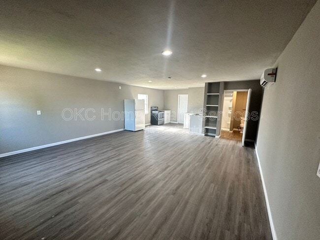 Building Photo - 1612 NE 24th St